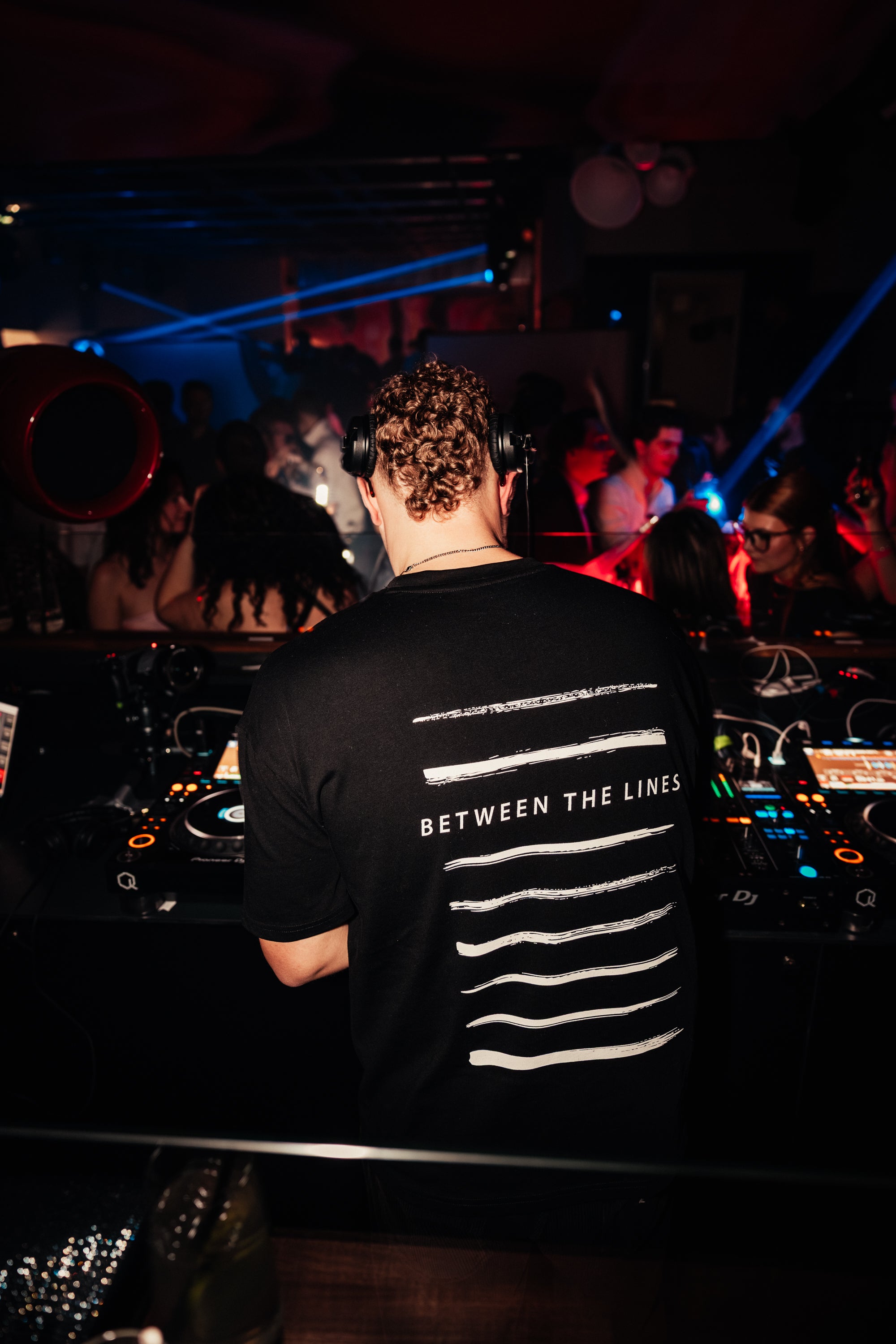 Between The Lines Oversized Backpatch T-Shirt Unisex